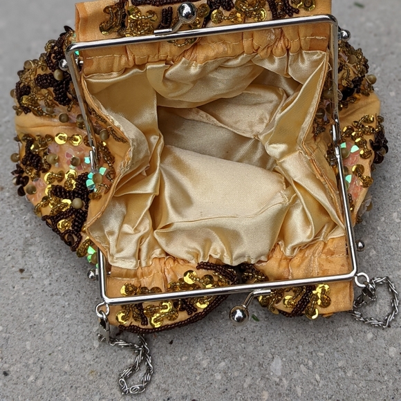 Evening beaded clutch gold sequin shoulder chain - Picture 4 of 6